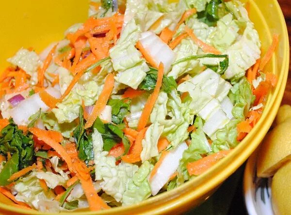 Салат с корейской морковью и пекинской капустой. Салат семь чудес света с корейской морковкой. Салат по корейски с капустой морковью пекинской и морковью. Пекинская капуста с морковью. Салат с пекинской капустой и корейской морковкой.
