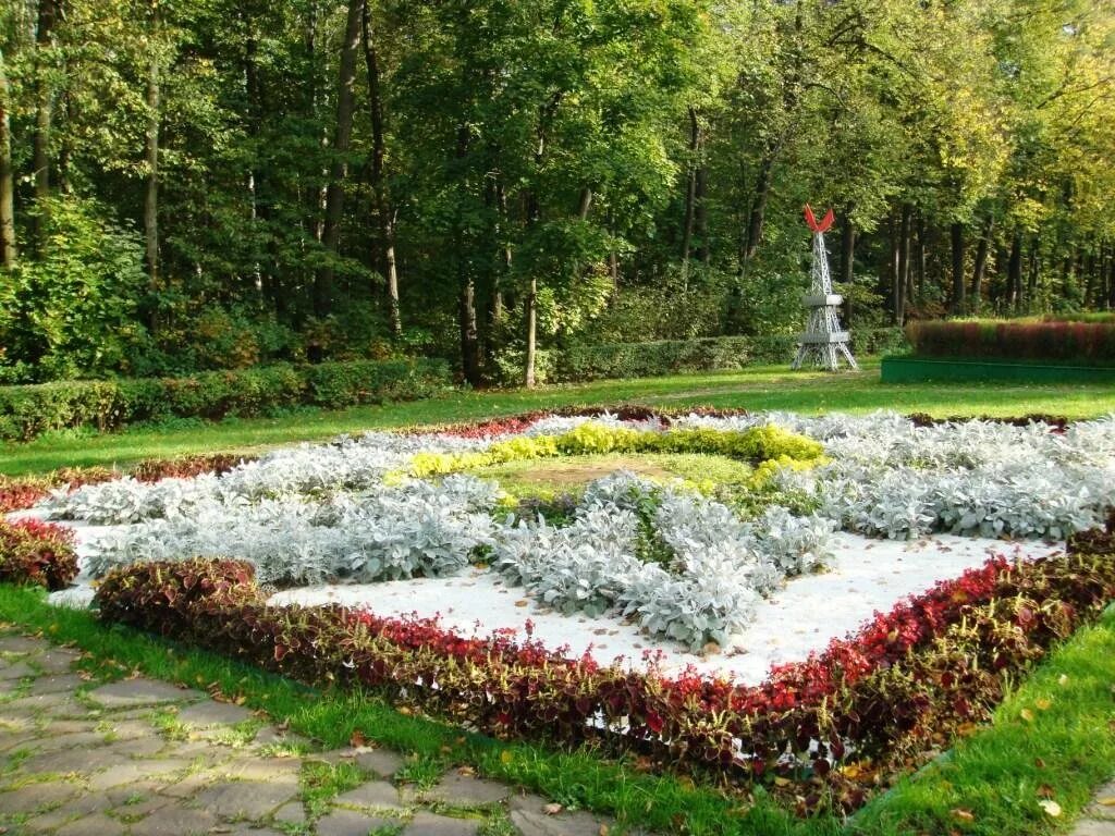 Цветников 3. Гарденпласт грядка 3-х ярусная. Розы в михайловском саду. Гарденпласт цветник. Благоустройство территории цветниками.