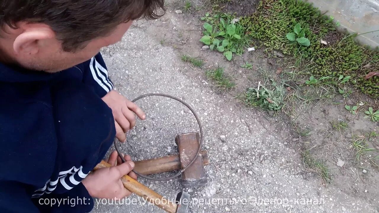 Гнуть прутья. Согнуть кольцо из прутка. Загнуть пруток в кольцо. Согнуть круг из прутка. Согнуть прут металла в кольцо.