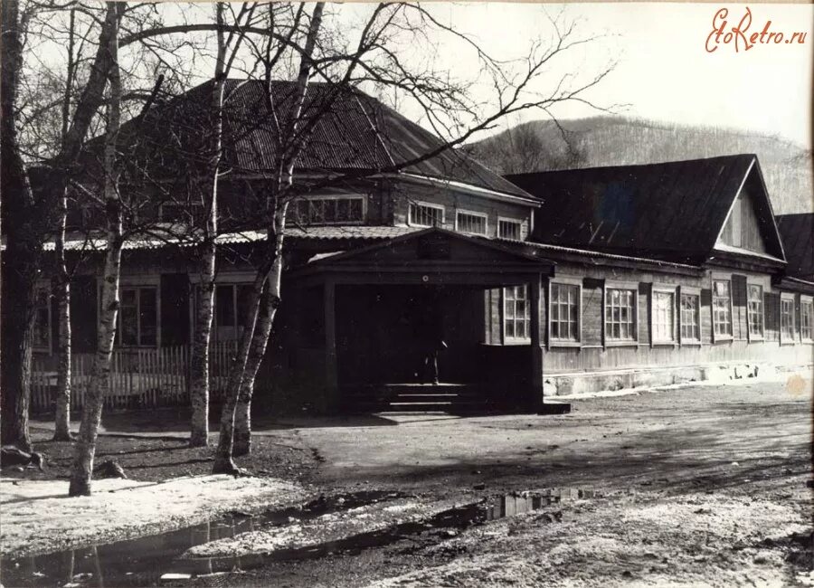 Старая деревянная школа. Старинная школа. Фотографии старых школ. Здание деревянной школы 60-х годов. Школы старая деревня