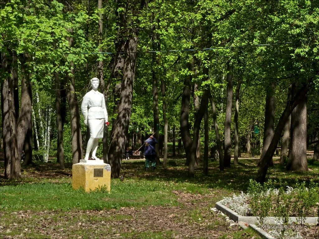Усадьба михалково в москве как добраться. Памятник зое космодемьянской михалково. усадьба михалково коптево. усадьба михалково в москве. парк михалково головинские пруды.