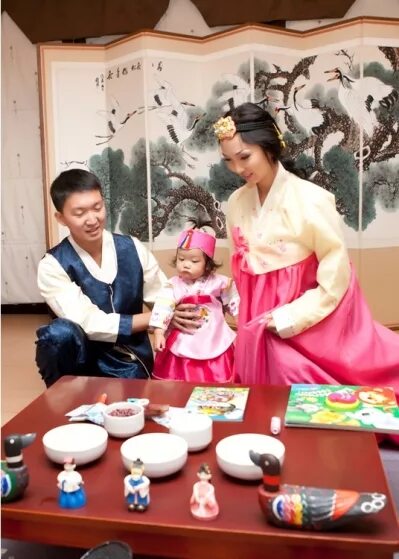 Корейский год ребенку. Корейский Асянди 1 годик. Корейские традиции Асянди. Ханбок на Асянди. Корейский стол на Асянди.
