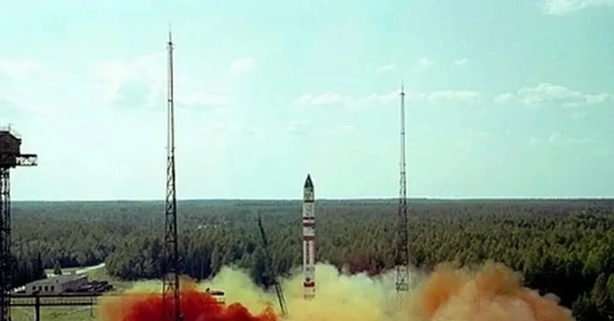 Гептил ракетное топливо. Космос-3м ракета-носитель. РН космос-3м. Космос 3м Плесецк старт комплекс. Ракетное горючее