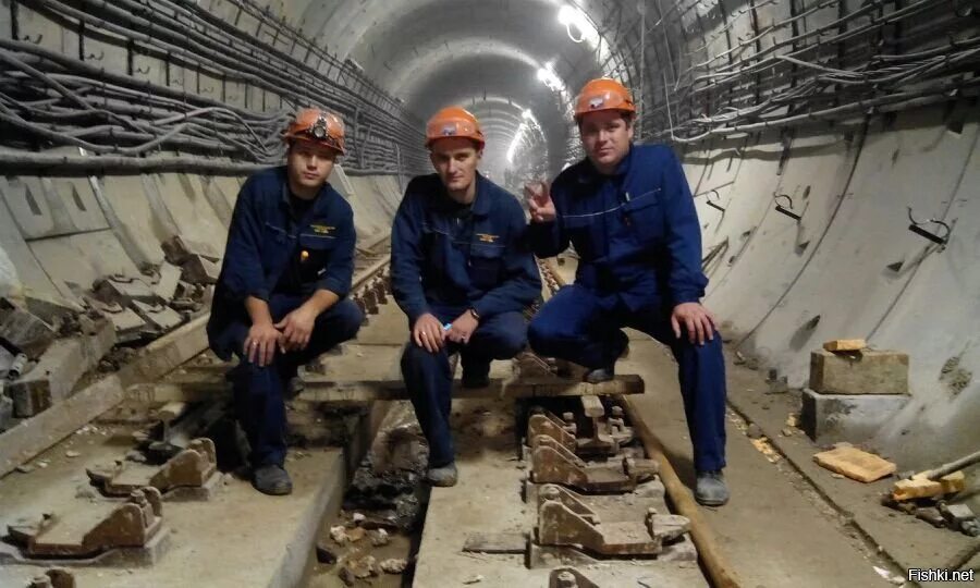 Строители метро. Стройка метро Строителей. Шахтеры строители метро. Строитель метрополитена