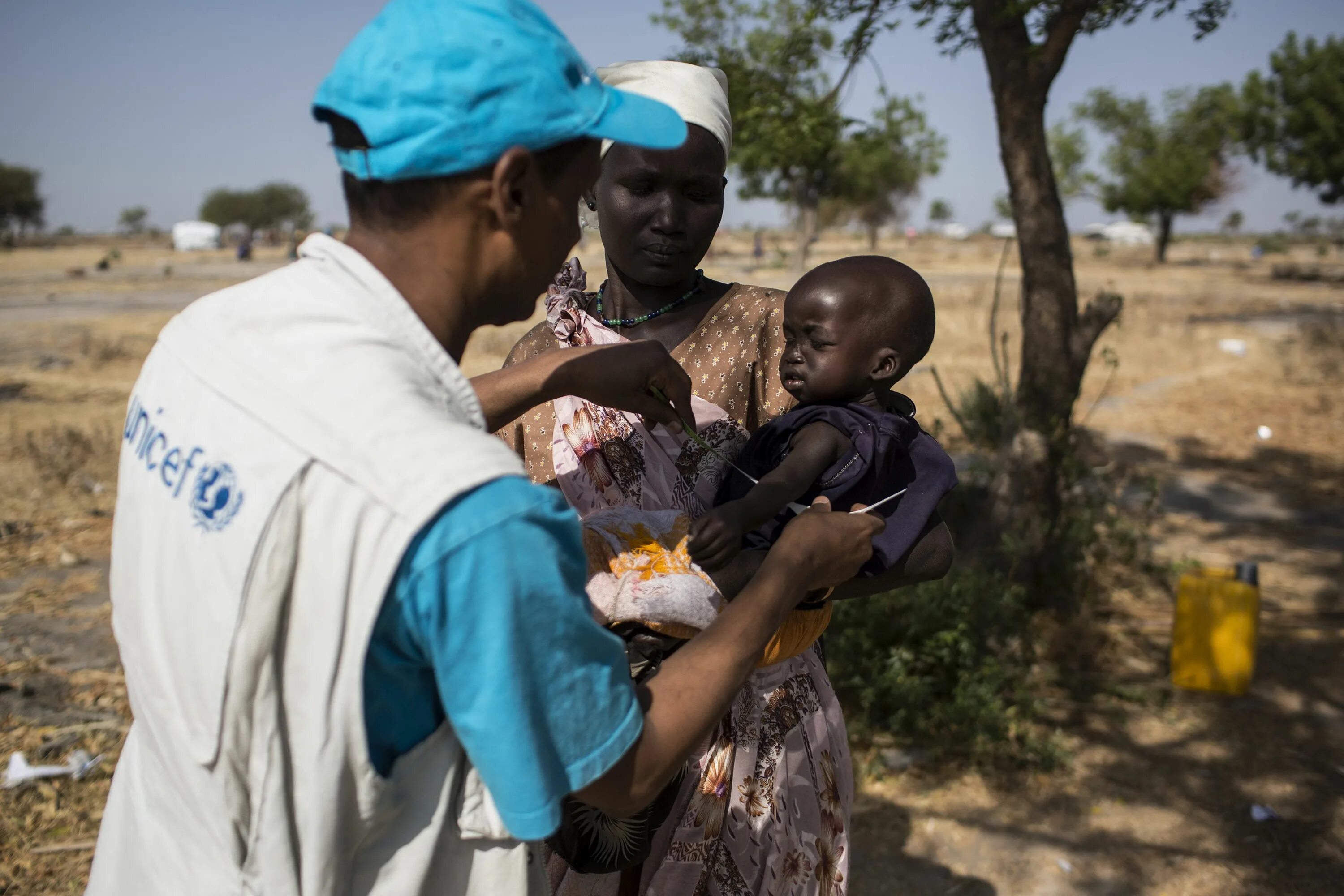 Какую помощь оон оказывает жертвам катастроф. Детский фонд оон юнисеф. unicef 1989. фонды для помощи голодающим в африке. юнисеф это международная организация.