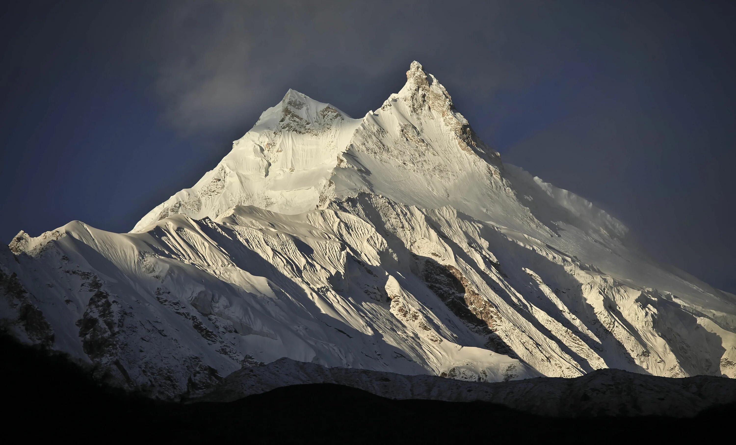 Горы выше 5000 метров. Вершина горы Манаслу. Гималаи Эверест Джомолунгма. Манаслу Непал. Вершины горы Манаслу в Непале.