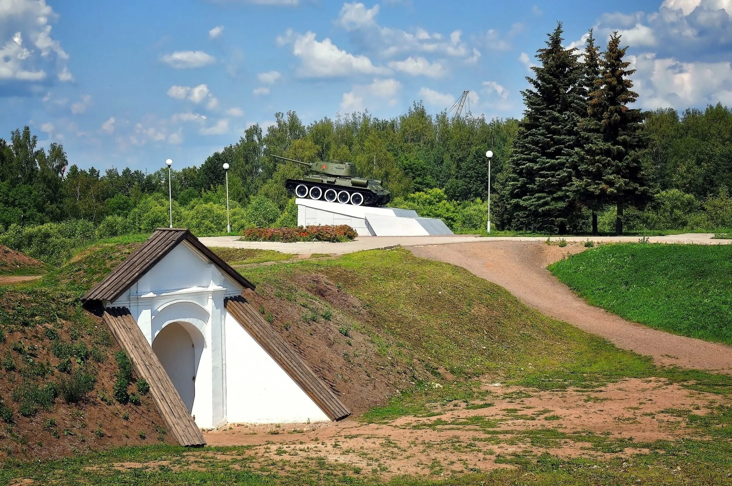 Крепость великие луки. Великолукская крепость Великие Луки. Великолукская крепость Великие Луки достопримечательности. Великолукская крепость Псков. Набережная Великие Луки.