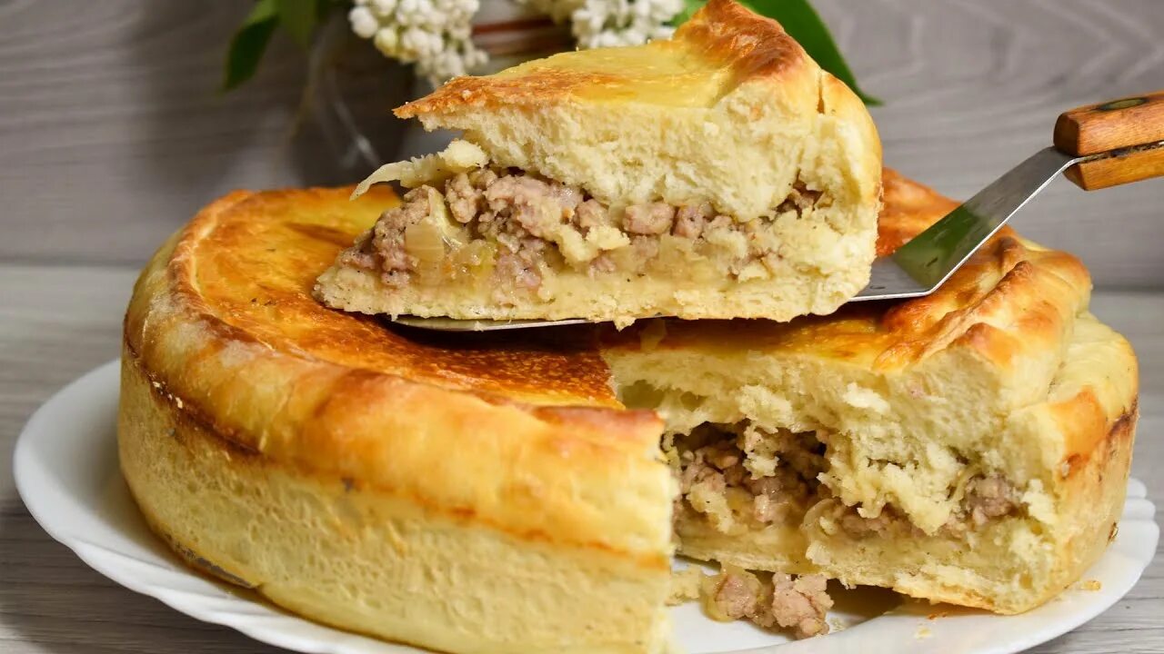 Кухня наизнанку пирог с яйцом. Пирог с капустой и мясом. заливной пирог с капустой и фаршем. кухня наизнанку пирог с капустой. пирожки с капустой и мясом.