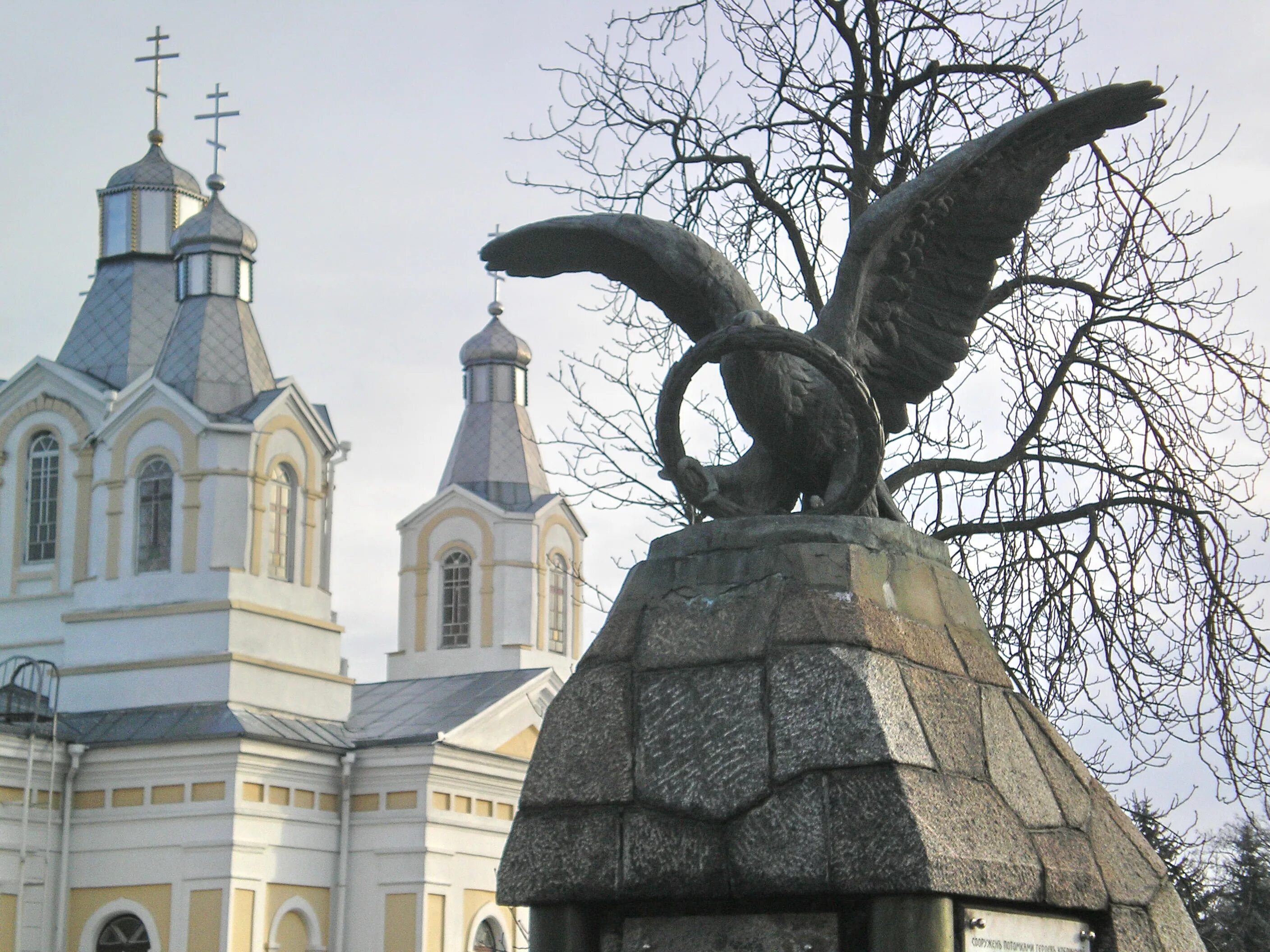 Триумфальная арка в честь победы над наполеоном. Памятники санкт петербурга презентация. Александровская колонна в честь войны 1812. Памятники победы великой отечественной войны 1812 года в москве. Памятники в честь победы над наполеоном.