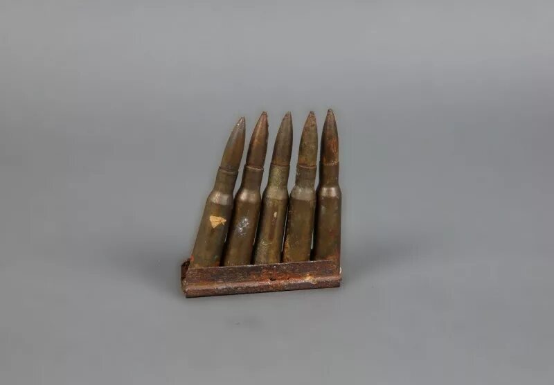 Патрон винтовки мосина 7. 62 на. Обойма мосина. Патроны мосина в обойме. Патроны мосина в обойме.