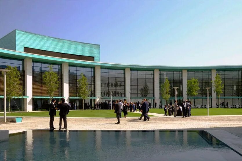Ada university. Ада университет в баку. университеты азербайджана ада. стэнфордский университет баку. ada университет баку факультеты.