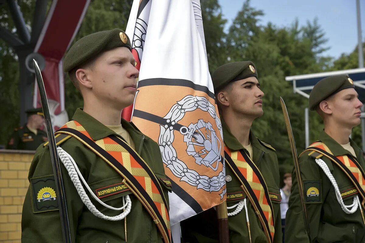 Высшее военное командно инженерное училище. Тюменское высшее военно-инженерное командное училище. Тюмень военное училище инженерных войск. Тюменский военный институт ТВВИКУ. Высшее военное командное училище Тюмень.