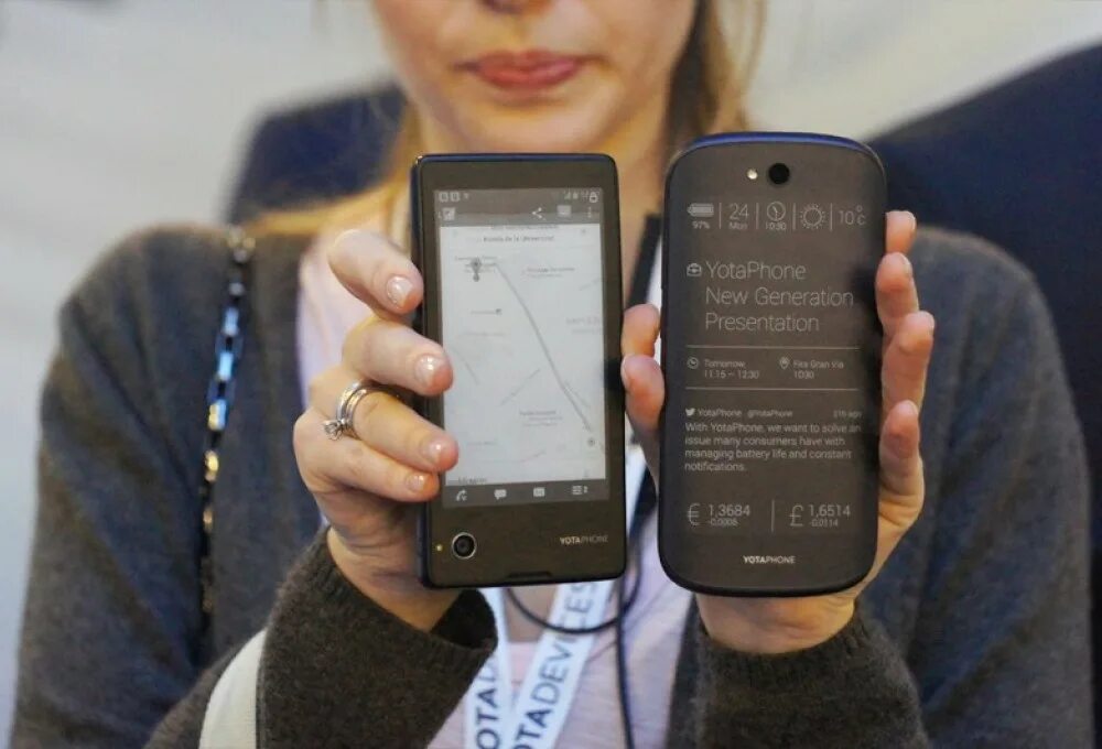 Версия смартфона в россии. Российский смартфон йотафон. Йотафон 2022. Российский смартфон с двумя экранами. Телефон с двумя экранами.