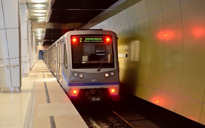 Вестибюль станции горный институт. Ж. Казанский метрополитен 2005. Станция метро горный институт спб. Станция кремлевская казань.