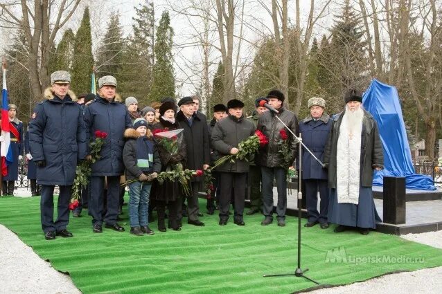 Список погибших липецкой области. Евдокиевское кладбище Липецк. Могила Пешкова Липецк. Липецк памятники летчику Олегу Пешкову. Городское кладбище Липецк.