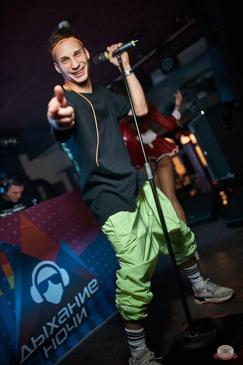 Cosmo skoro. Dj cosmo skoro. диджей скоробогатый. космо и скоробогатый. женя скоробогатый.