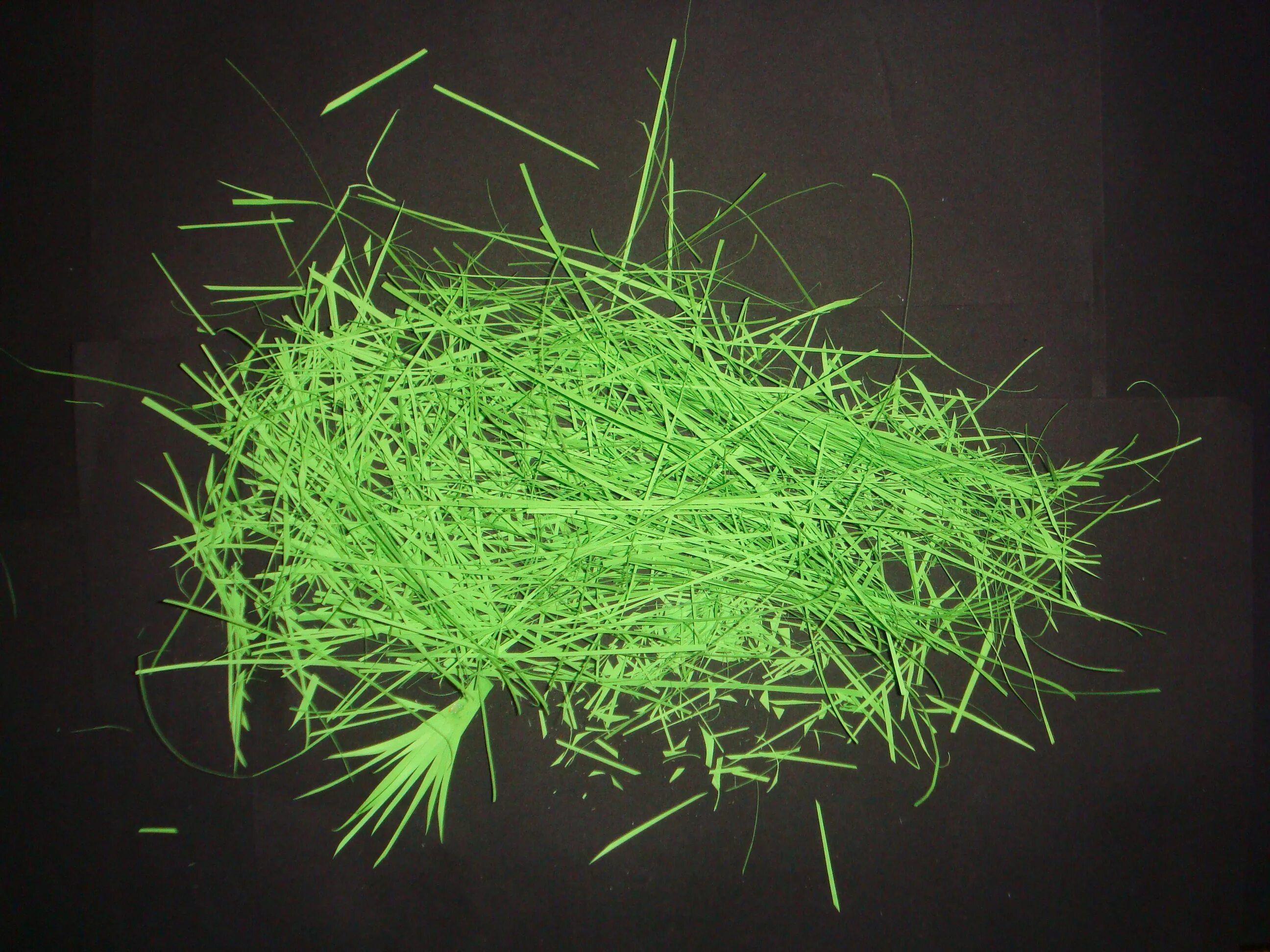 Жидкое зеленое удобрение из сорняков. Травка из бумаги. Трава для диорамы. Как сделать травяную. Травка искусственная для поделок.