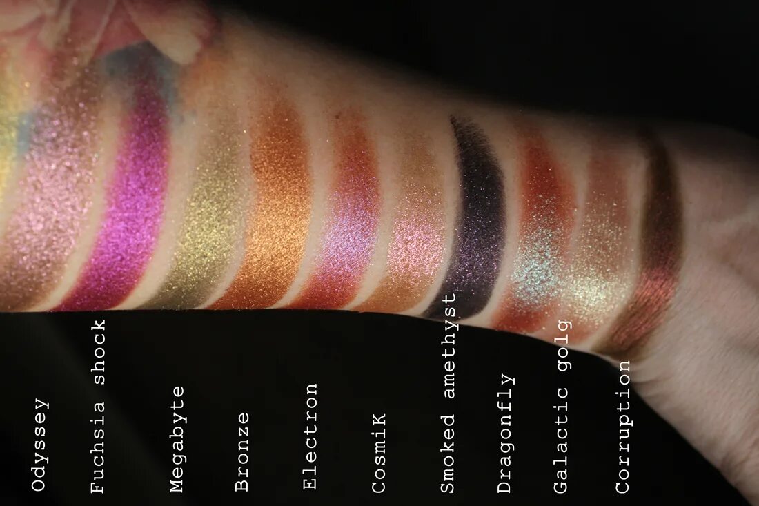 Mcgrath labs. Pat mcgrath celestial divinity. pat mcgrath mega celestial divinity. pat mcgrath celestial divinity mothership mega palette. pat mcgrath тон свотчи.