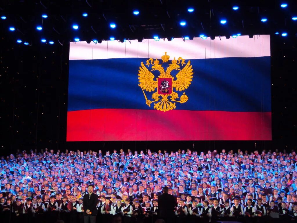 Петь гимн хором. Гимн рф поют. Хор поет. Хоровое пение дети. Америка детский хор.