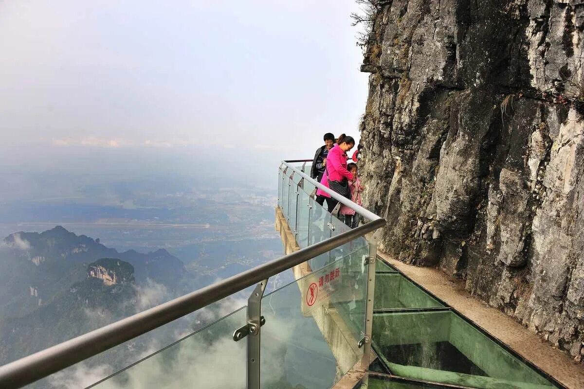 Национальный парк Чжанцзяцзе стеклянный мост. Стеклянный мост Чжанцзяцзе, Китай. Горы аватара Китай национальный парк Чжанцзяцзе стеклянный мост. Стеклянный мост в парке Чжанцзяцзе. Красивые смотровые площадки