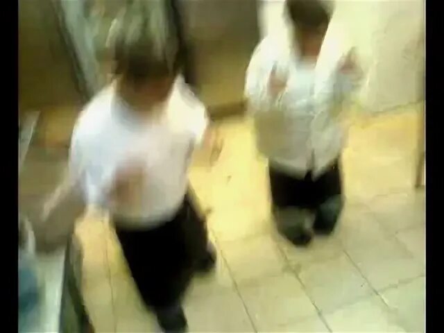 Танцующий карлик с девушкой. Танец карликов сценка.