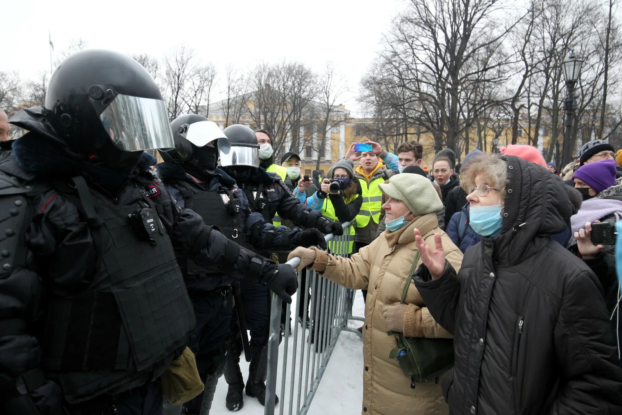 Условия митингов. Митинг 23 января 2021 Санкт Петербург. Протесты в Петербурге 23 января. Москва протесты ОМОН 2021. Митинги Навального 2021.