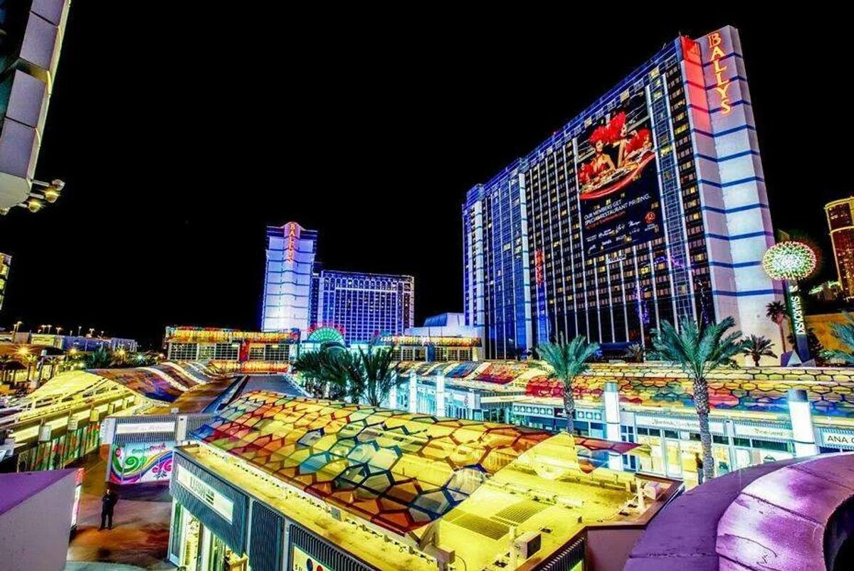 Vegas grand vegasgrandcazinowin. Ballys Лас Вегас. Ballys Лас Вегас здание. Казино-отель Bally`s las Vegas. Лас Вегас казино.