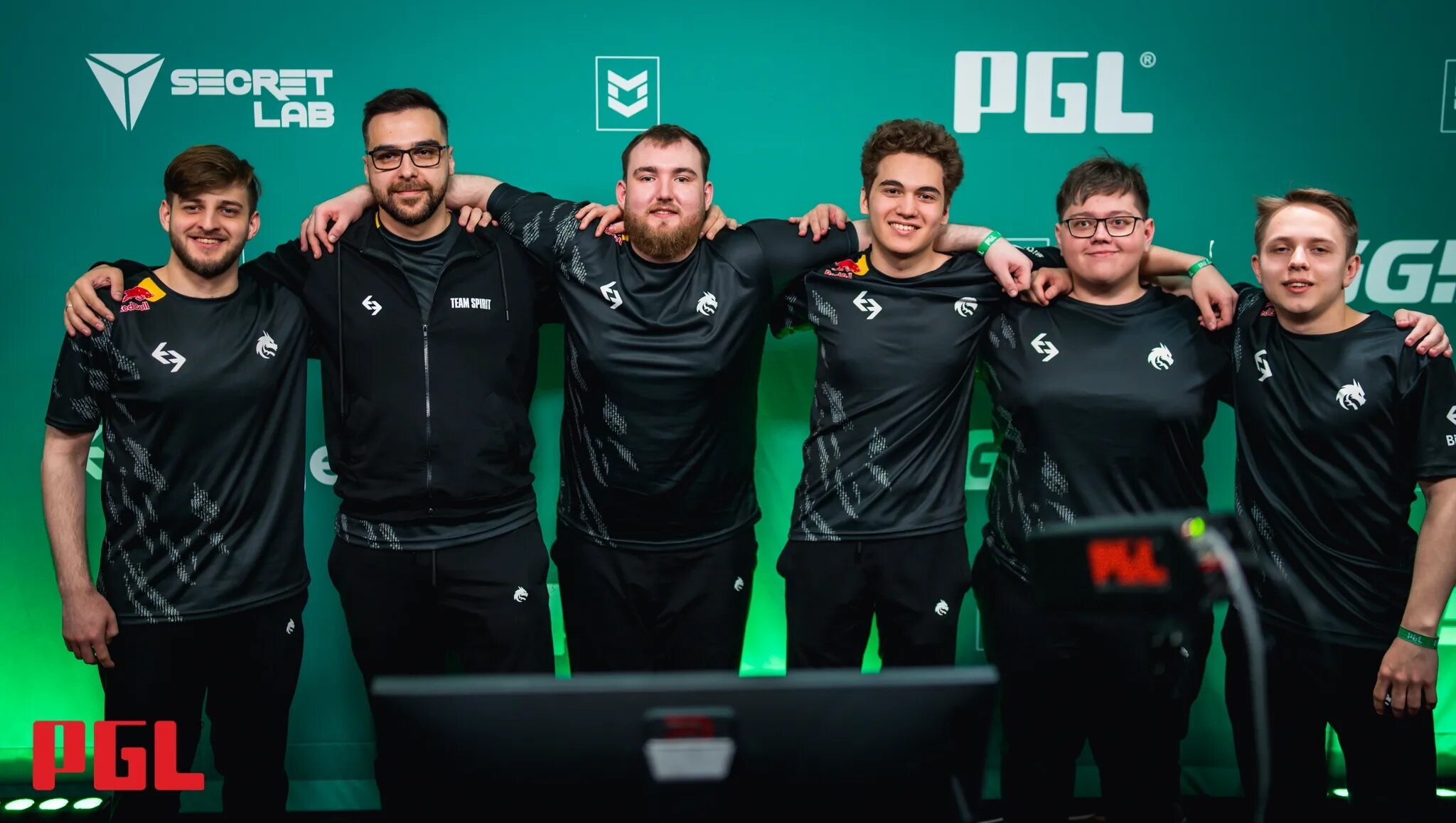 Radan team spirit. Team spirit 2025. тренер тим спирит. team spirit dota 2 состав. team spirit баннер.