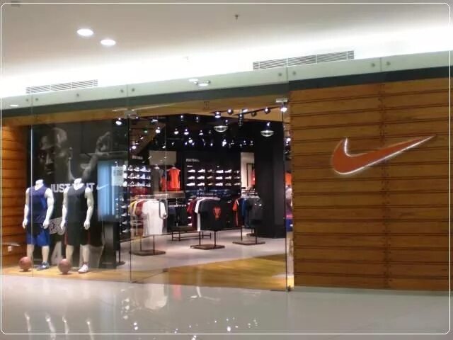 Найк казань. Казань Nike Factory Store. Nike магазин. Магазин найк в Казани. Казань Молл магазин. Nike.