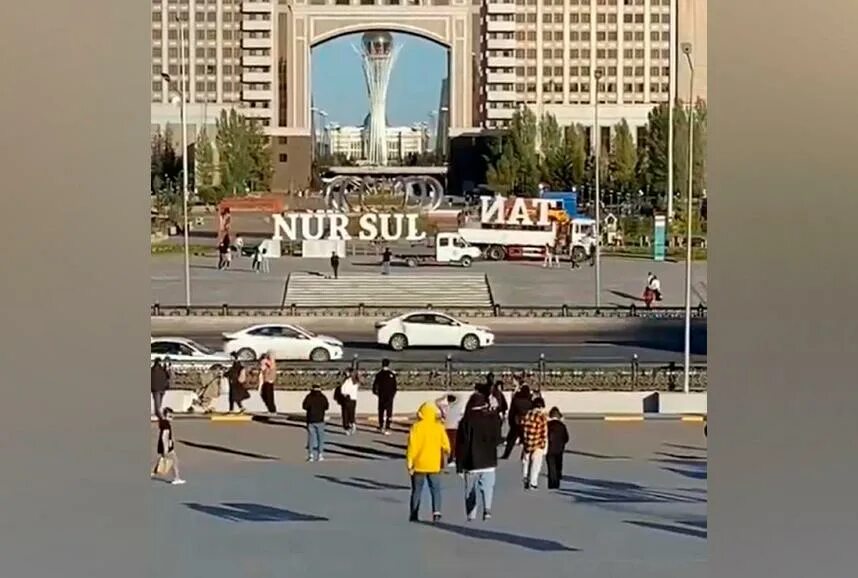 Нурсултан раньше назывался. Казахстан столица президент казахстана. Назарбаев 1998. Переименование столицы казахстана. Нурсултан раньше.