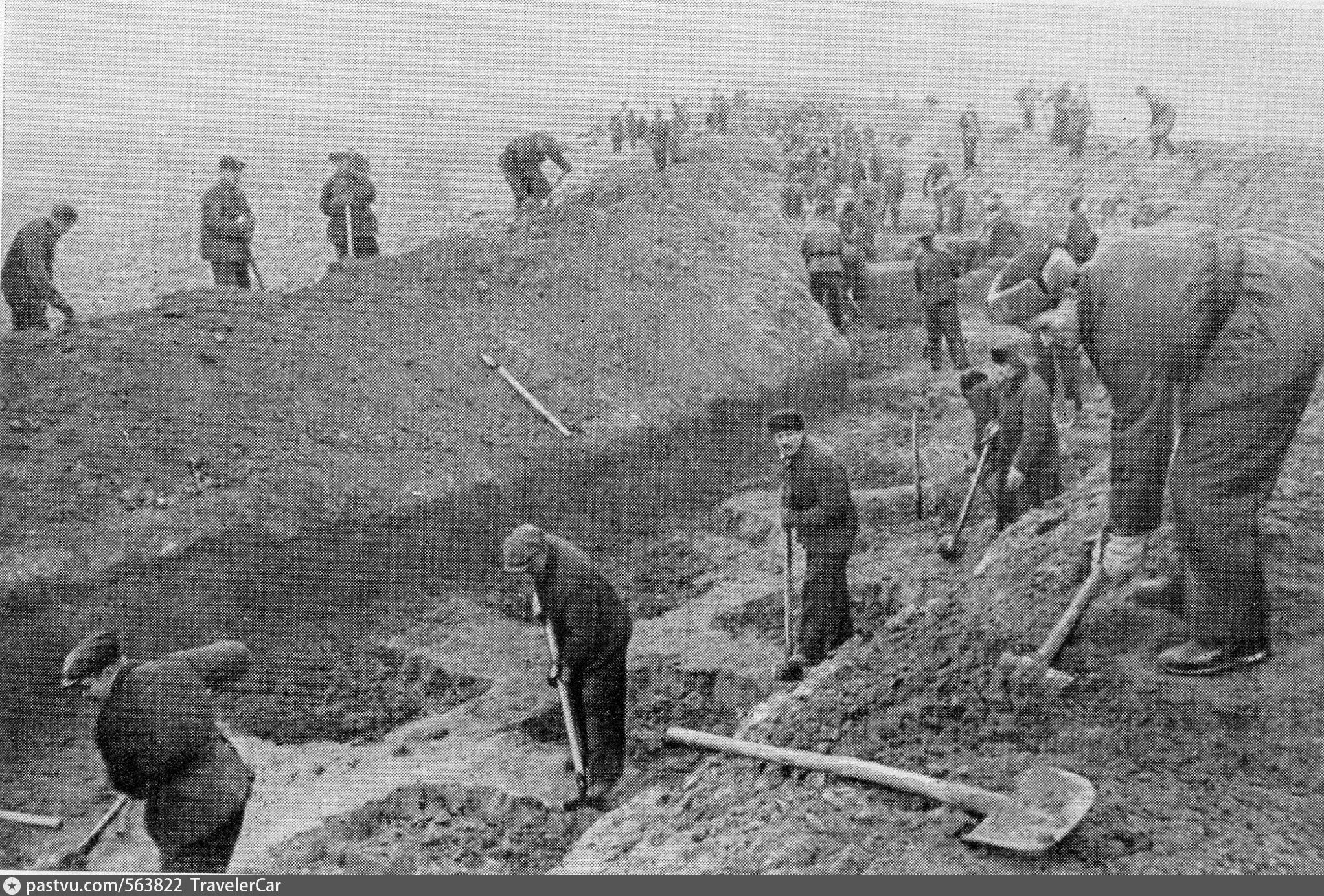 Противотанковый ров 1941. Москвичи роют противотанковые рвы. Советский противотанковый ров 1941. Оборона Новочеркасска 1942 противотанковый ров. Оборонительные рвы