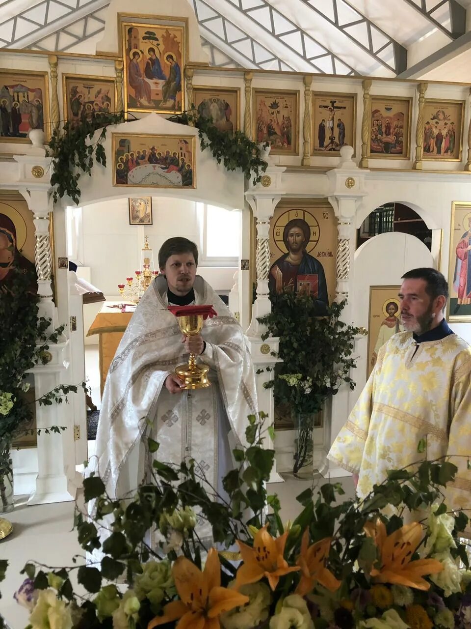 Церковь равноапостольных владимира и ольги в черемушках, москва. Храм владимира и ольги в черемушках. Храм святой великой княгини ольги. Храм владимира и ольги в черёмушках фото. Храм св равноапостольной ольги дружинино.