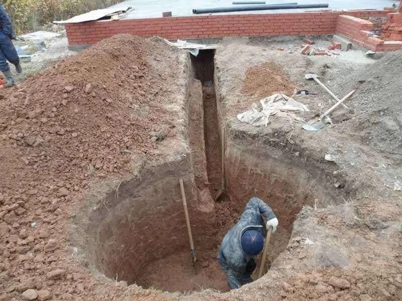 Яму котлован. Ручная копка. ручная копка фундамента. котлован для фундамента. копка траншей.