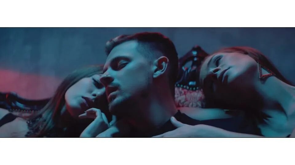 Фон черный для клипа клип. Рианна клип. Imma be the black eyed peas. Клип с черным лицом. Блэк лайф актриса.