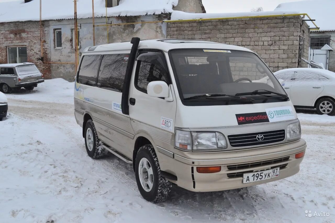 Toyota Hiace 1995. Toyota Hiace h100. Тойота Хайс левый руль h100. Toyota Hiace h100 1995.