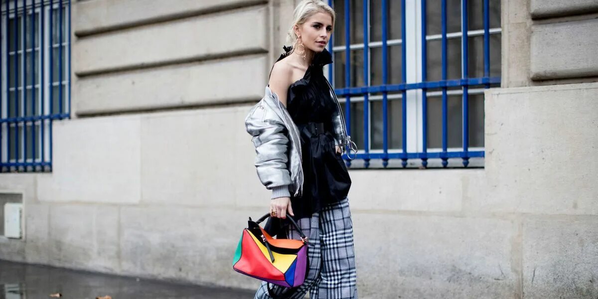 Стритстайл образы. Фиолетовый образ. Уличная мода лондон. Многослойность стрит стайл 2020. Яркие стильные образы.