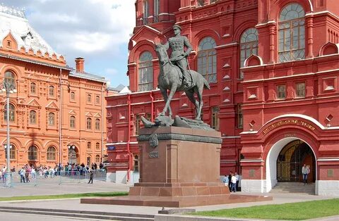 Какие памятники в городе москва