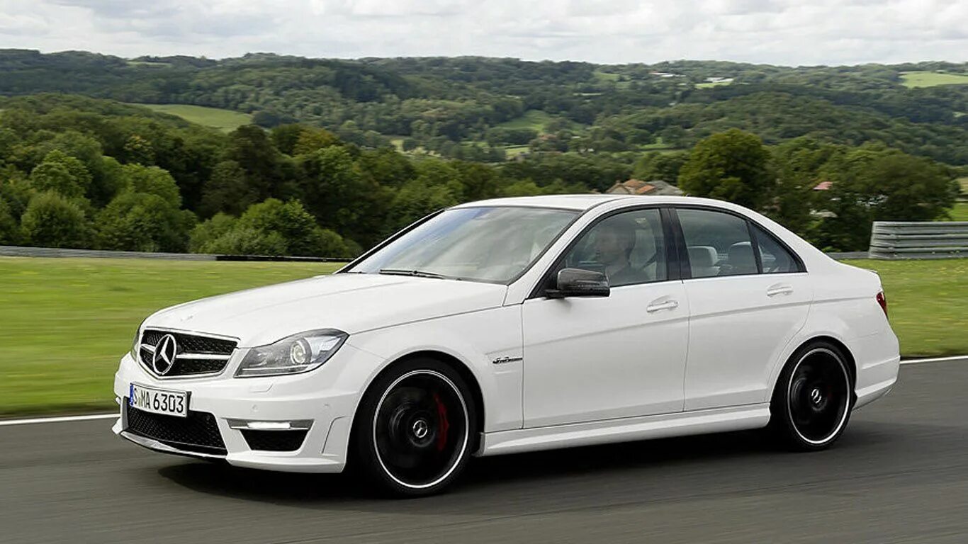 Класс 63. Мерседес-Бенц c63 AMG. Mercedes c63 AMG 2012. Mercedes Benz c63 AMG 2012. Мерседес с63 АМГ 2012.