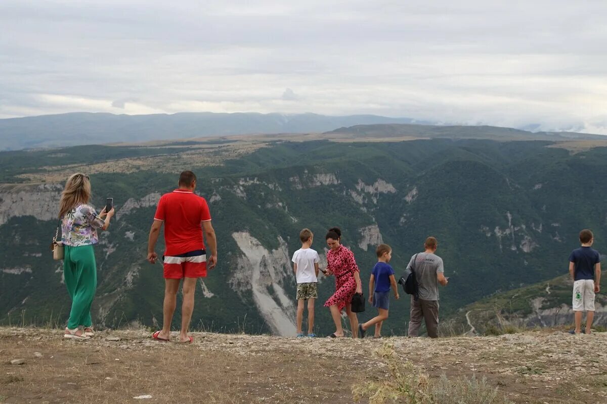 Курортный сбор будет ли. Туристы в Крыму. Внимание туристов в Крыму. Внутренний туризм. Туристы в Дагестане.