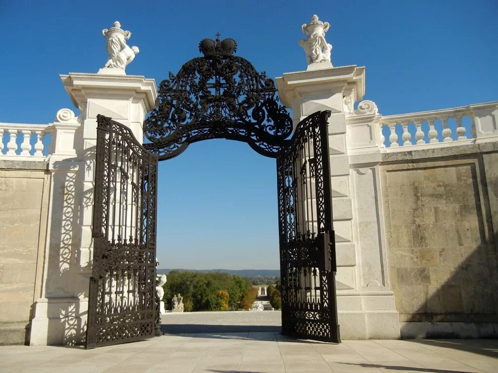 ворота австрия барокко. кованые ворота викри. красивые кованые ворота. ворота викри дагестан. большие вороты.