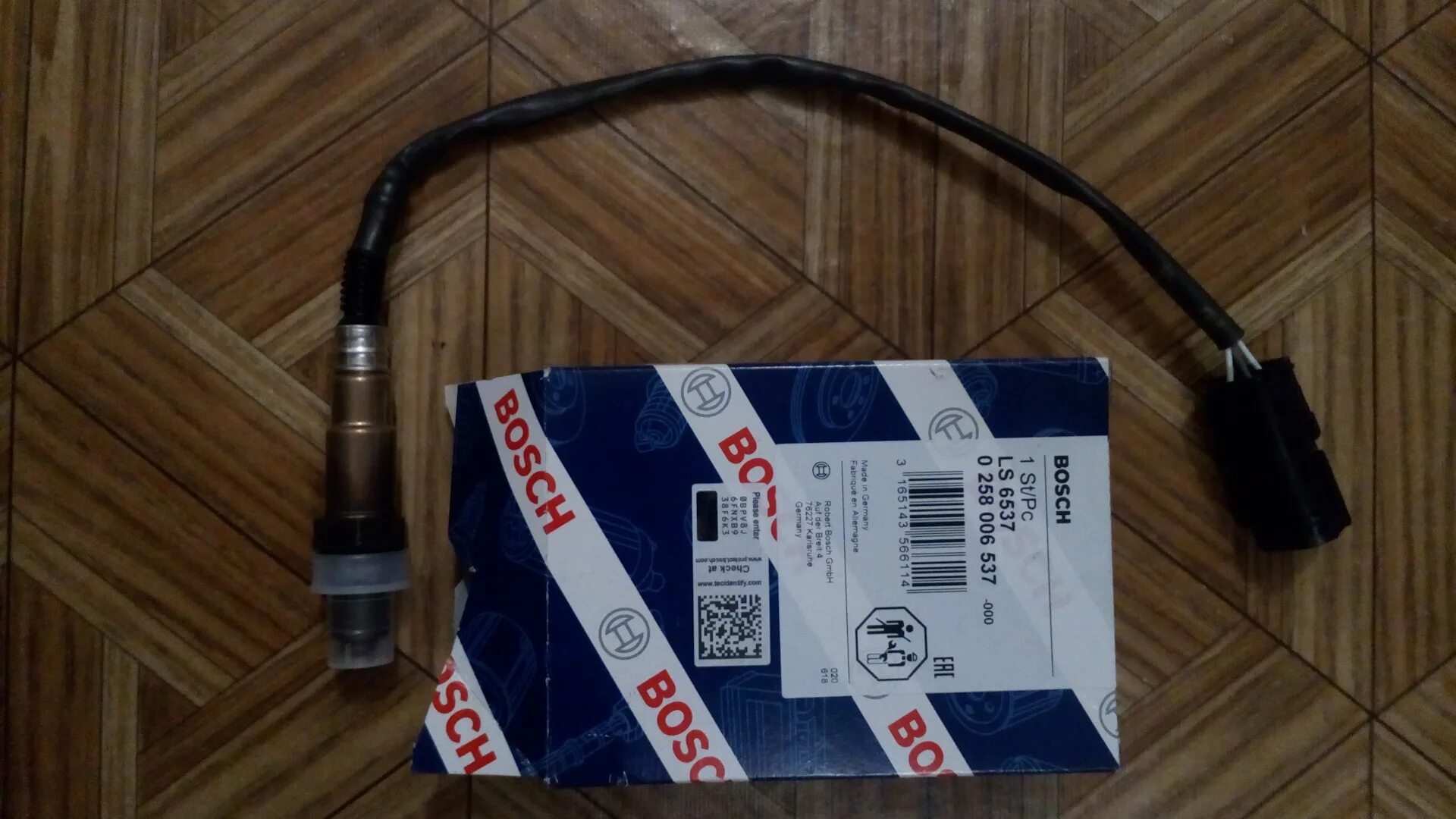 2 нижних датчика кислорода. Лямбда зонд кислородный датчик m50b25. Лямбда зонд хундай акцент 1. Кислородный датчик ниссан лаурель. Лаурель 35 датчик катализатора.