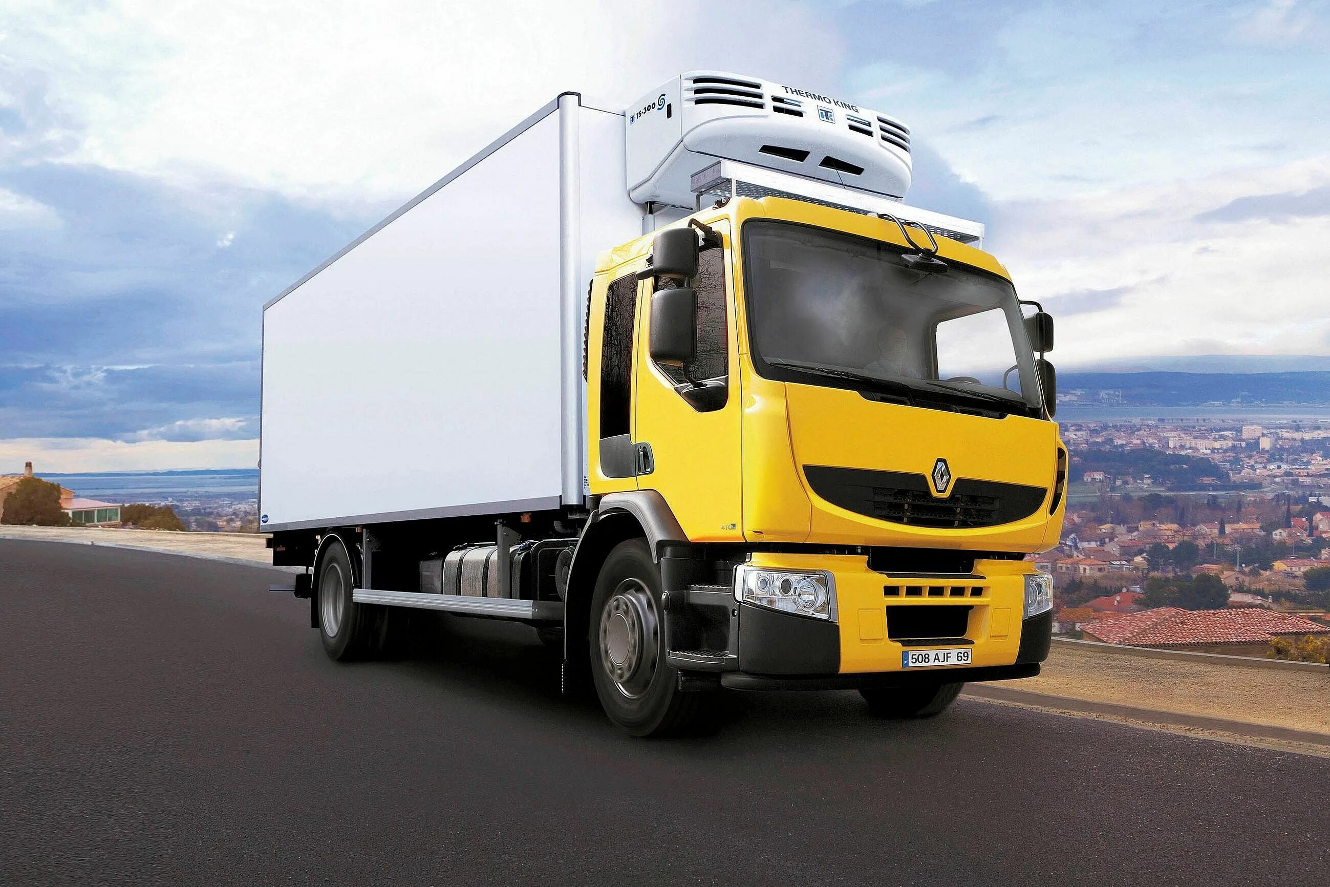 Renault грузовой. Renault Premium distribution. Рено трак премиум. Грузовик Рено премиум.