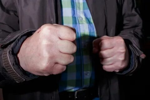Дядя избил