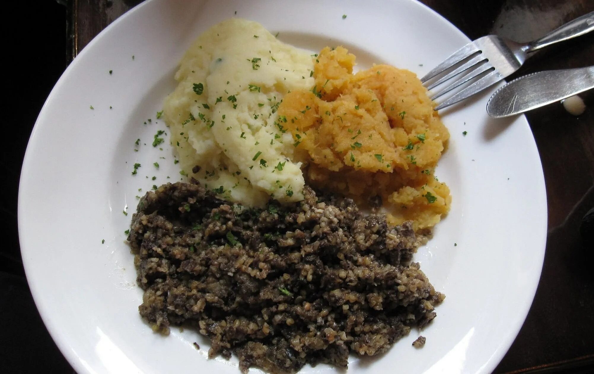 Хаггис Шотландия. Haggis Scottish dish. Haggis Traditional Scottish dish. Хаггис блюдо шотландское