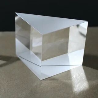 Стеклянная призма
