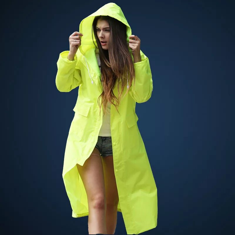 Ветровка большим капюшоном. Плащ Lime Raincoat. Яркий дождевик. Стильный дождевик. Яркий плащ.