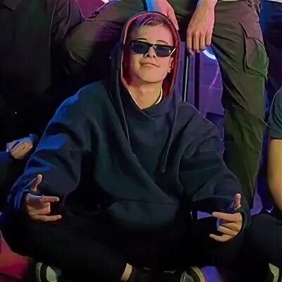 Юхх. Юхх. Друзья с такими же психическими отклонениями. Юхх. Юхх.