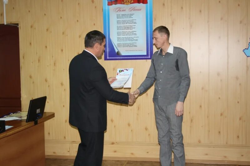 Сотрудник полиции с гражданами. Содействие сотрудников полиции. Опрос орм. Народный дружинник. Содействие сотрудников полиции.