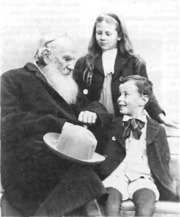 Внук льва толстого. Внук льва толстого. Толстой внук льва. Внук льва толстого. Внуки льва толстого.