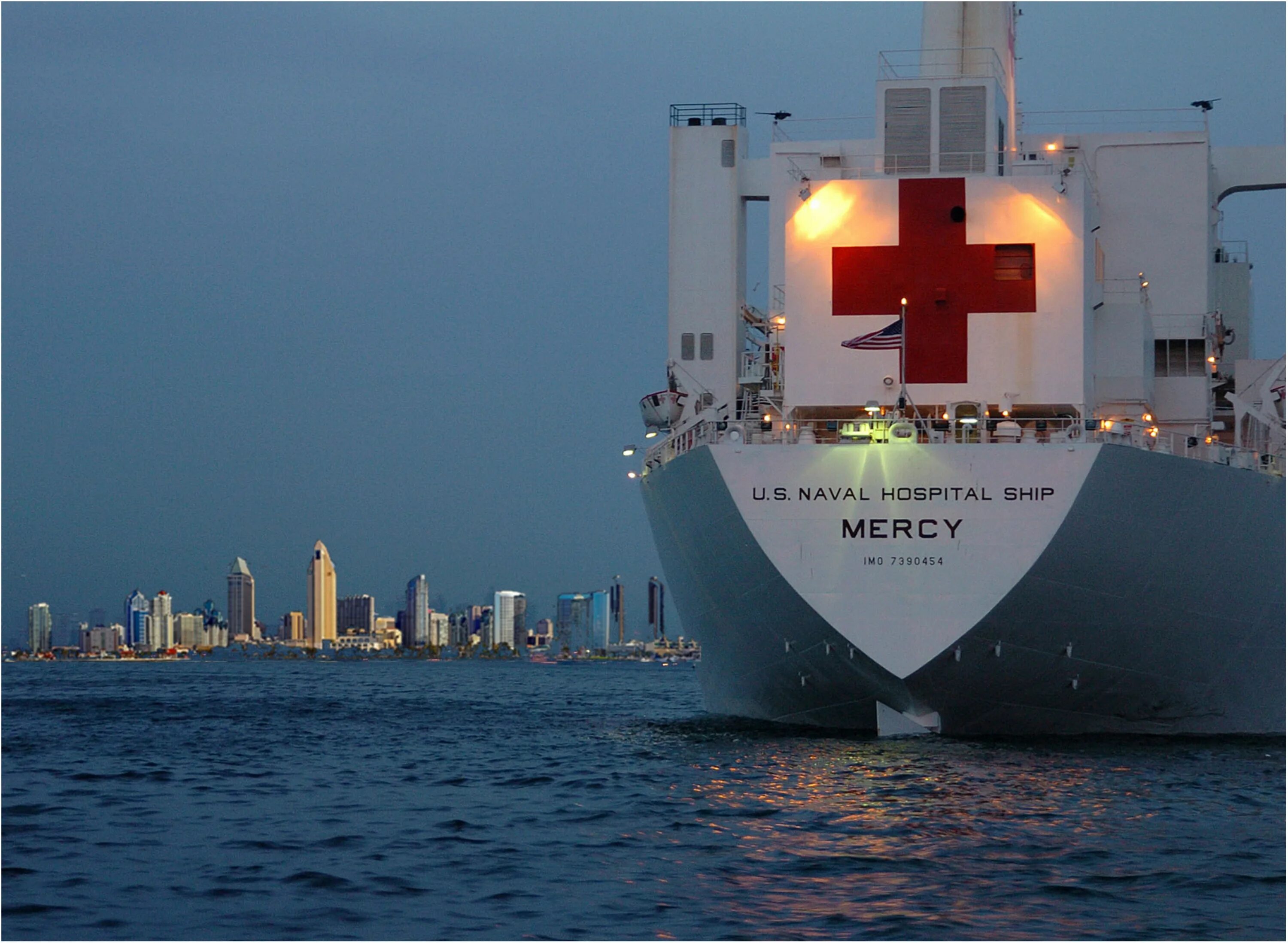 Usa ships. Корабль госпиталь мерси. Госпитальное судно мерси. Госпитальное судно США. Парусник с красным крестом.